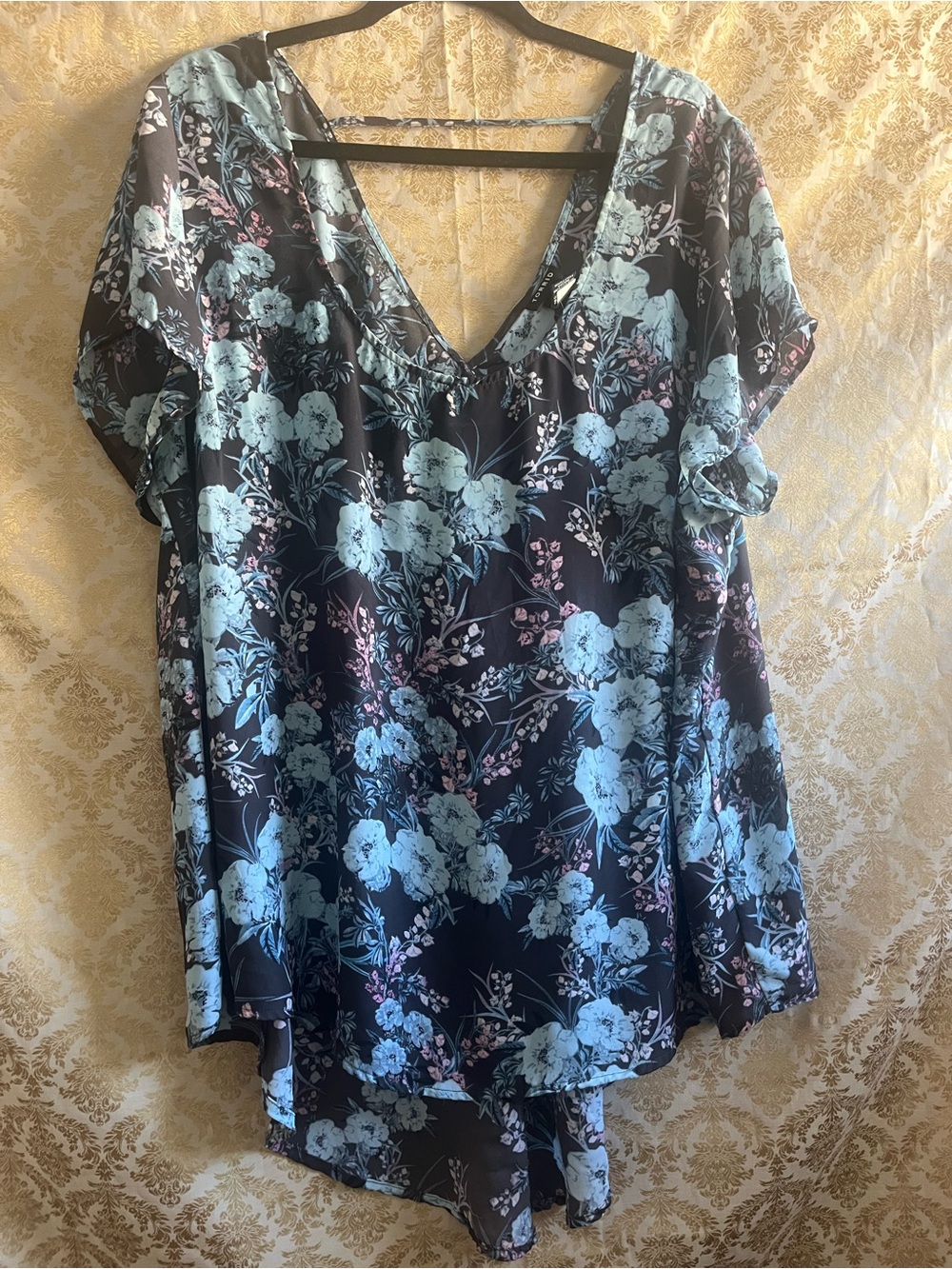 torrid Floral Blue V-Neck Hi-Low Short Sleeve Blouse
